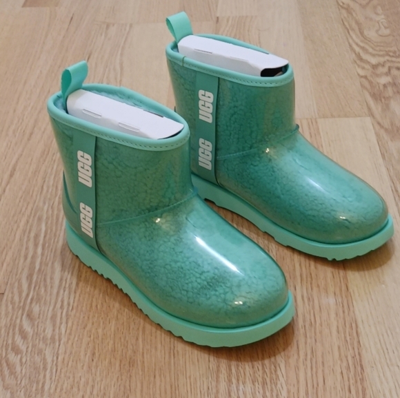 🔥 Todays Special Ugg Classic Clear Mini Waterproof Boots size 6 Youth/7.5 Women - Picture 4 of 13